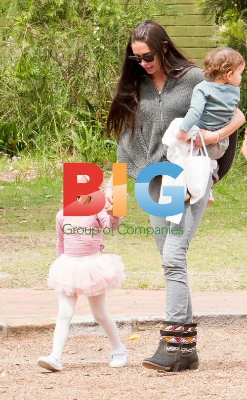 Erica Packer with Kids at Bondi Park