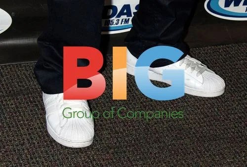 Tyrese Visits WDAS Theatre in Adidas Outfit