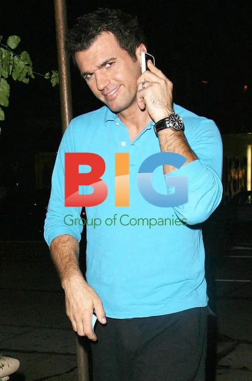 Tony Dovolani Leaves LA Restaurant