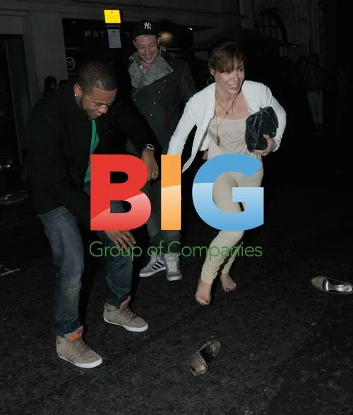 Tara Palmer Tomkinson Needs Help During Night Out in London
