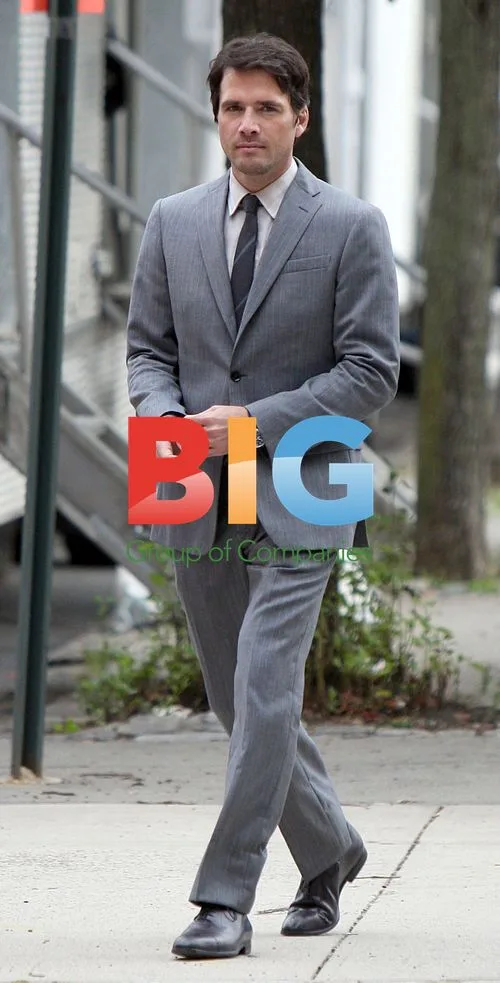 Actors on 'Gossip Girl' set in NYC