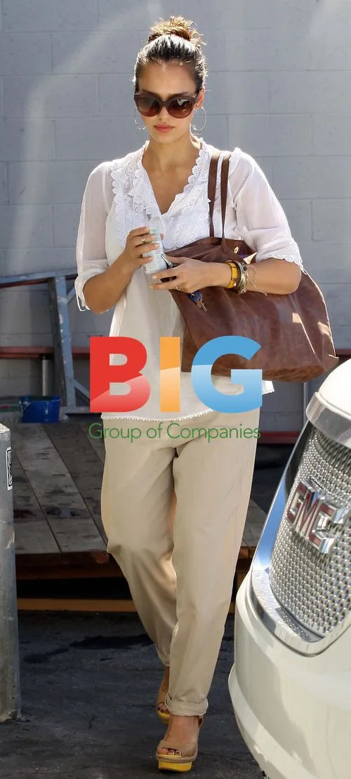 Jessica Alba Visits Santa Monica Office