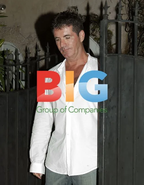 Simon Cowell Dines in Miami