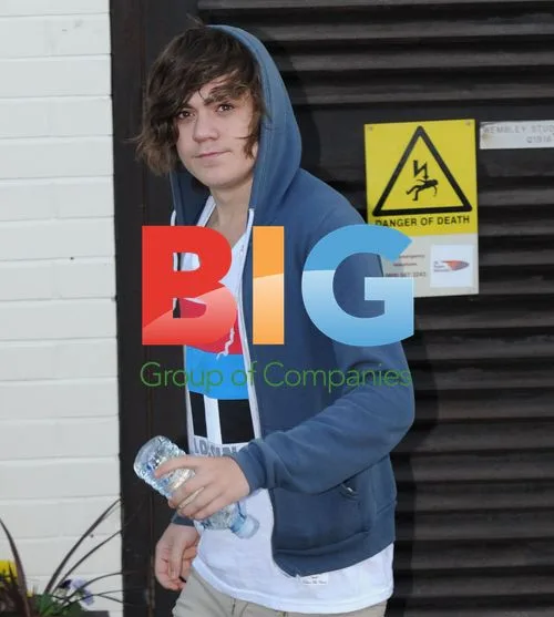 X Factor Contestants Arrive for Rehearsal