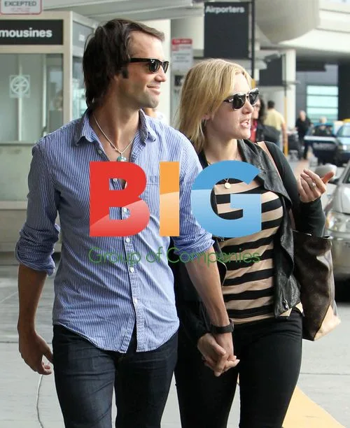 Kate Winslet and Ned Rocknroll at San Francisco Airport
