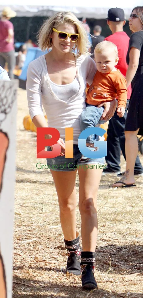 Ali Larter and family at pumpkin patch