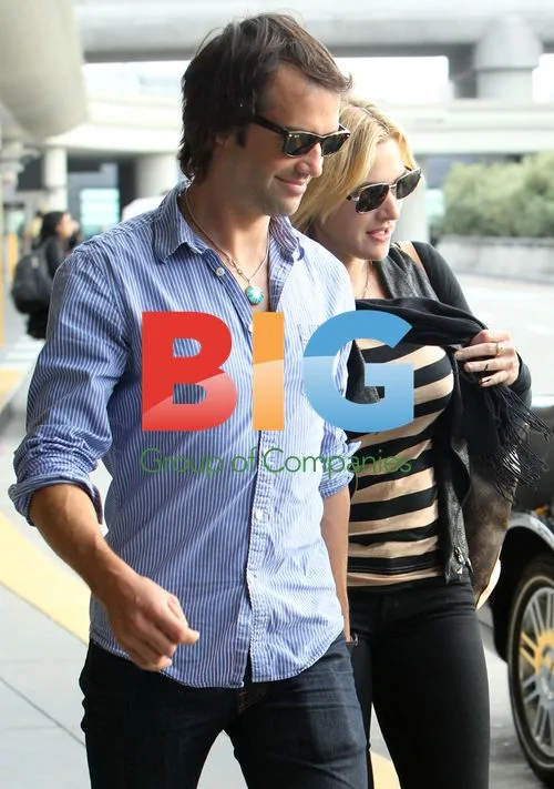 Kate Winslet and Ned Rocknroll at San Francisco Airport