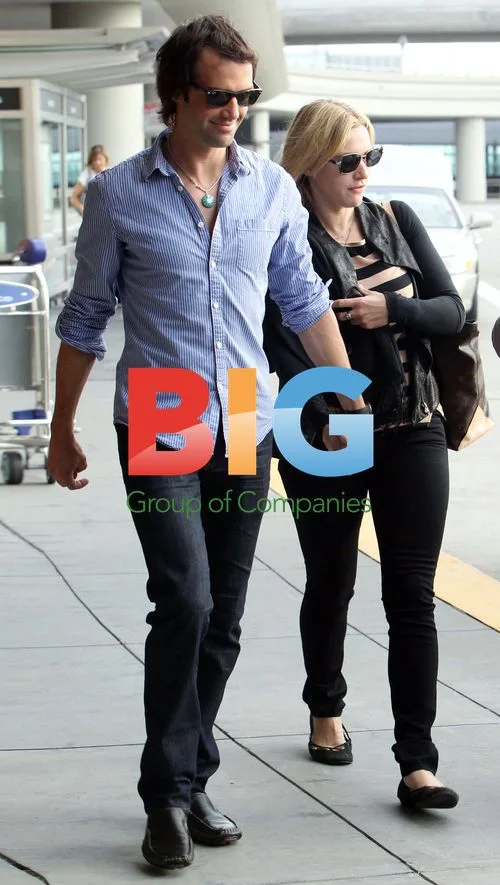 Kate Winslet arrives with Ned Rocknroll in SF