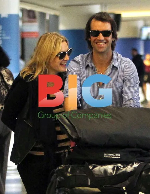 Kate Winslet and Ned Rocknroll Arrive in San Francisco
