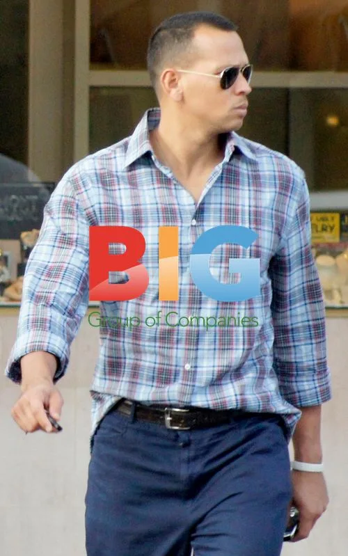 A-Rod Strolls Alone in Miami Beach