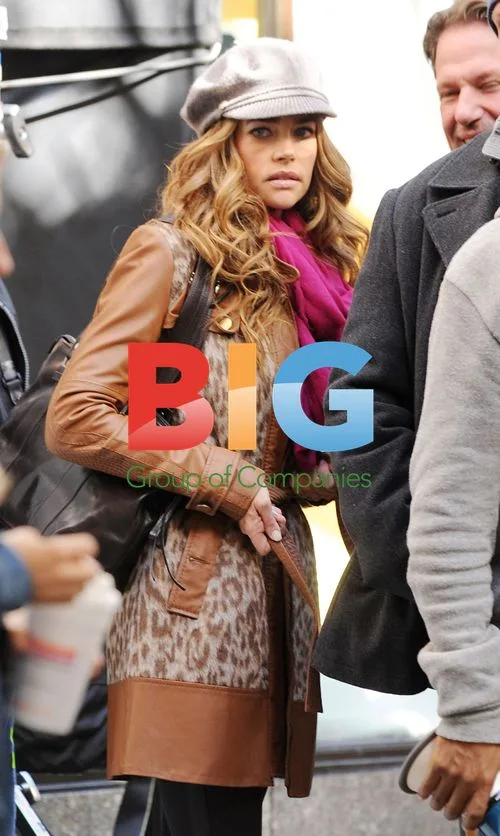 Denise Richards on 30 Rock Set