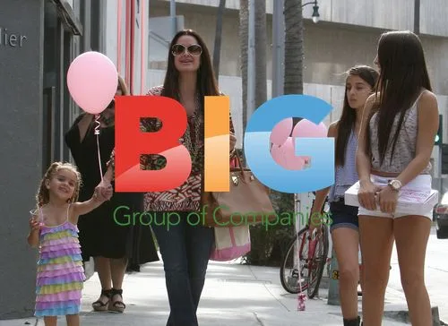 Kyle Richards and Daughters Shopping in Beverly Hills