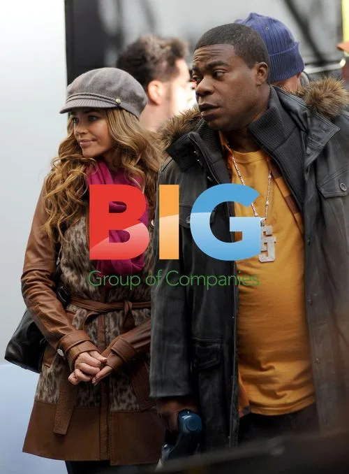 Denise Richards and Tracy Morgan on 30 Rock set