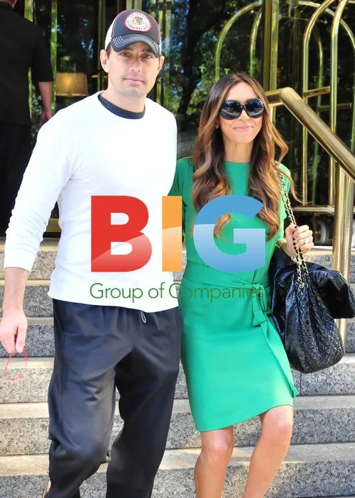 Giuliana Rancic Leaves Hotel With Bill