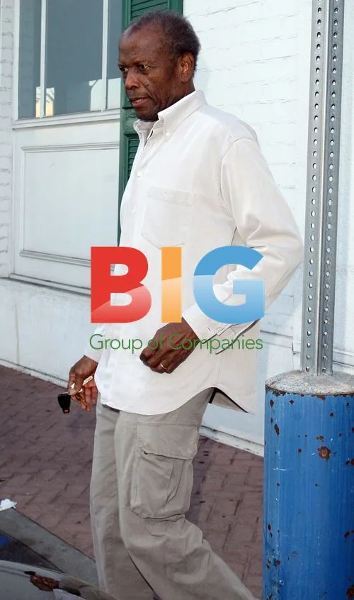 Sidney Poitier Spotted Shopping in L.A.