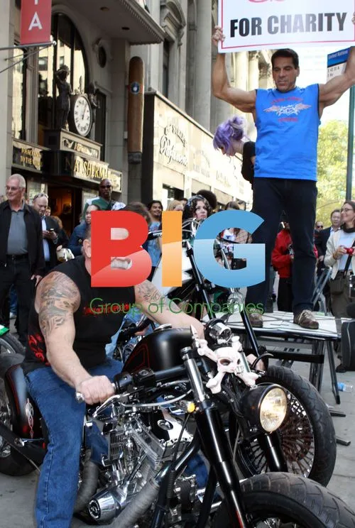 Lou Ferrigno and Paul Teutul Sr on Celebrity Apprentice Set