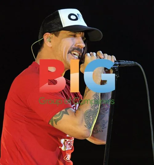 Red Hot Chili Peppers Live in Paris