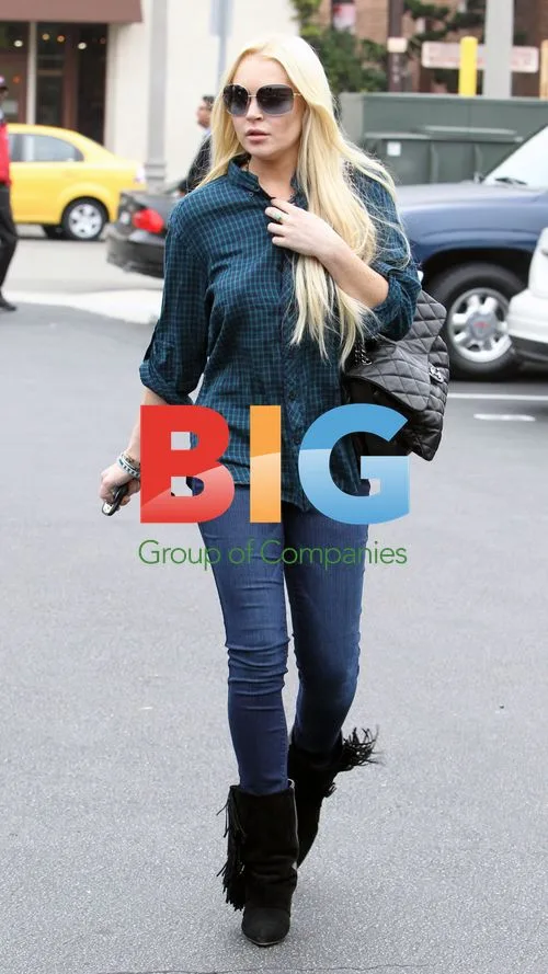 Lindsay Lohan Shopping Trip With Sister