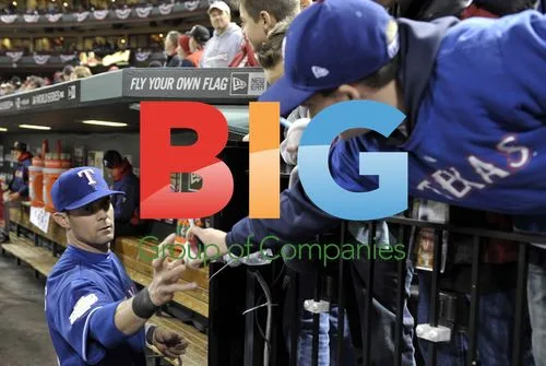 Texas Rangers player signs autograph