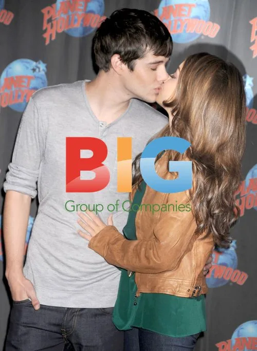 Matt Prokop and Sarah Hyland promote 'Geek Charming'