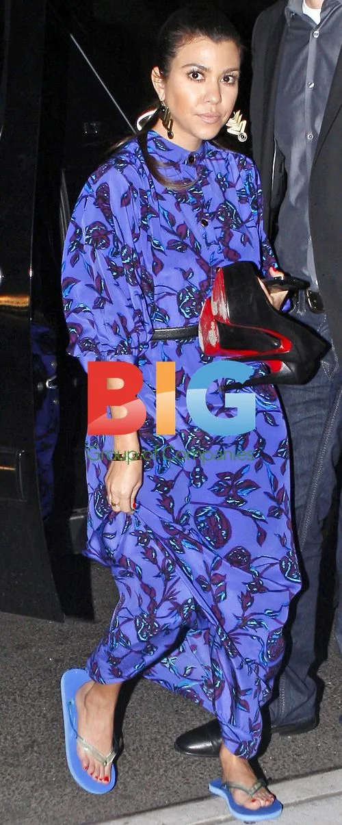 Kardashians Leave Nail Salon
