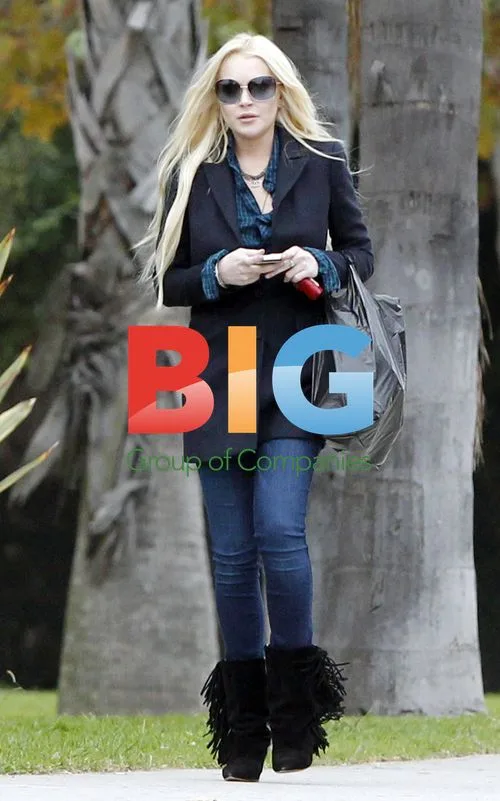 Lindsay Lohan and Sister Ali Out Shopping