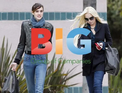 Lindsay Lohan Shops with Sister Ali