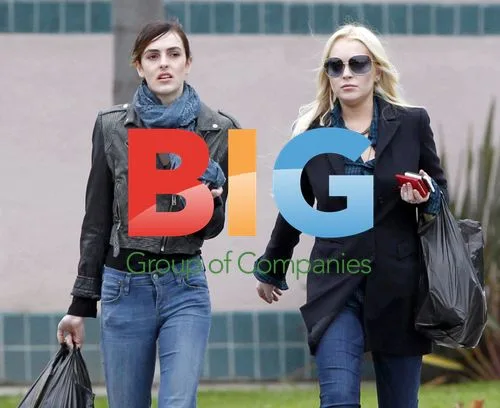 Lindsay Lohan Shopping with Sister