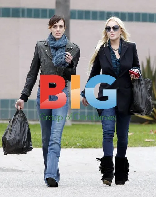 Lindsay Lohan out with sister Ali