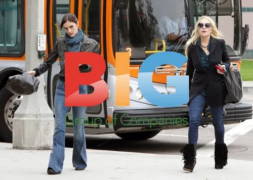 Lindsay Lohan and sister Ali shop