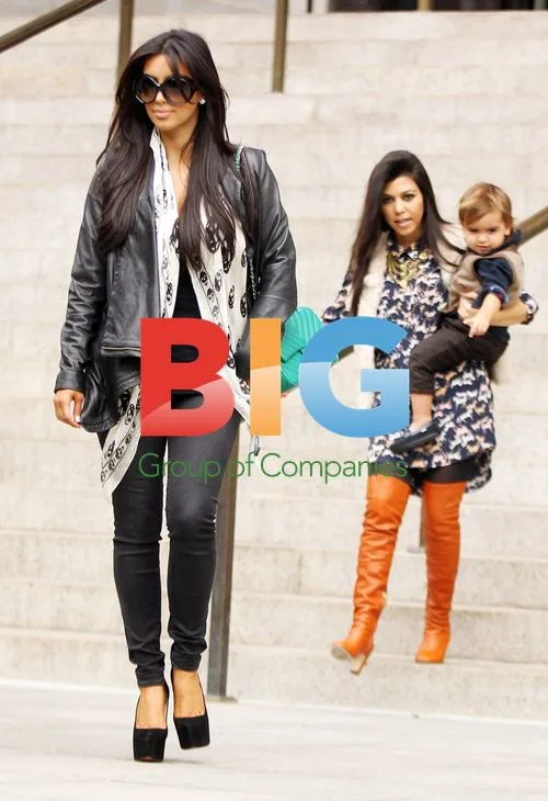 Kardashians Visit Museum in NYC