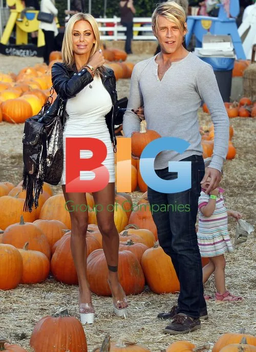 Shauna Sand at pumpkin patch with kids