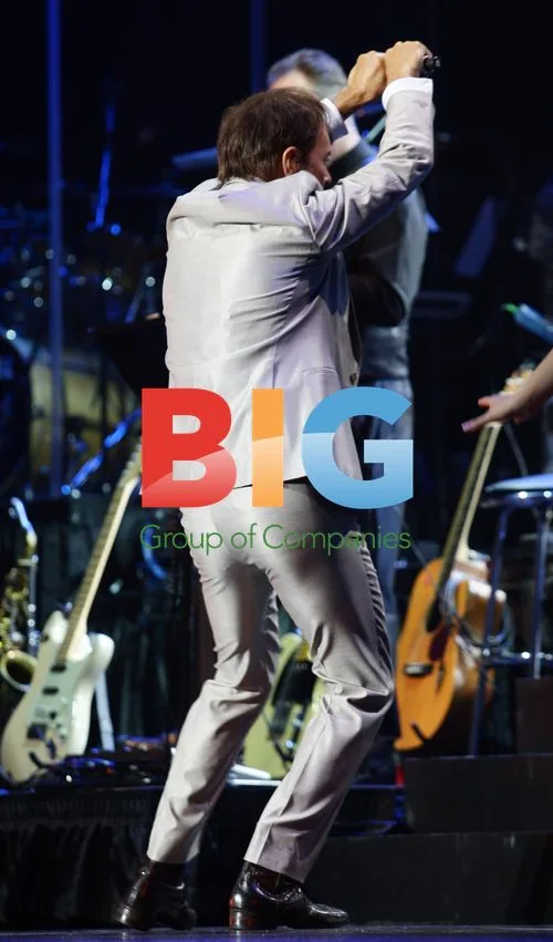 Cliff Richard Soulicious Tour Performance