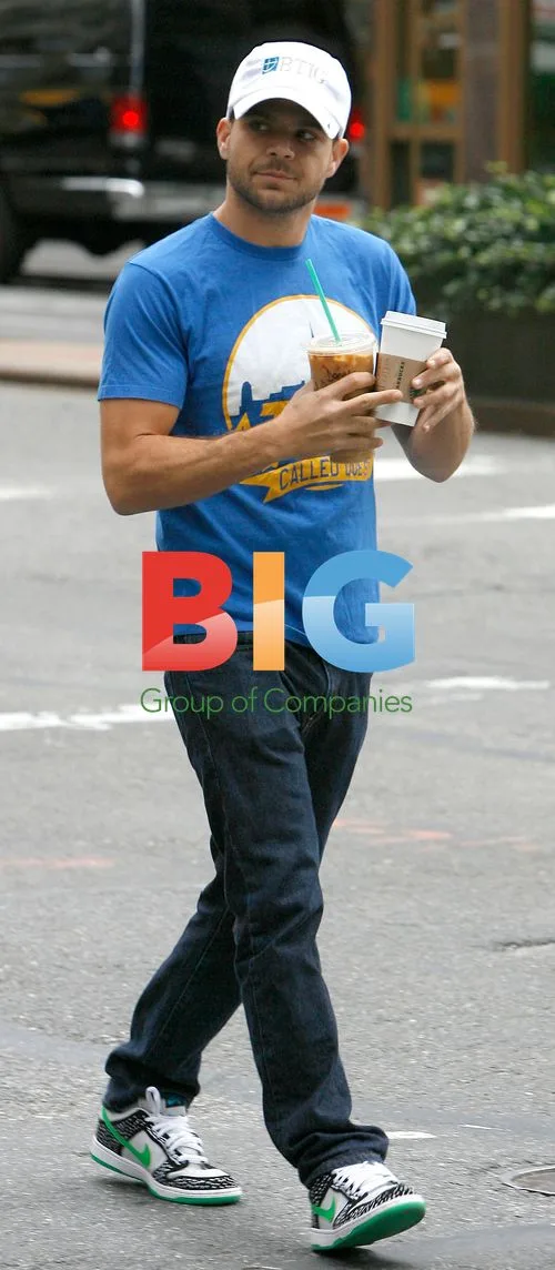 Jerry Ferrara Midtown Manhattan 2011