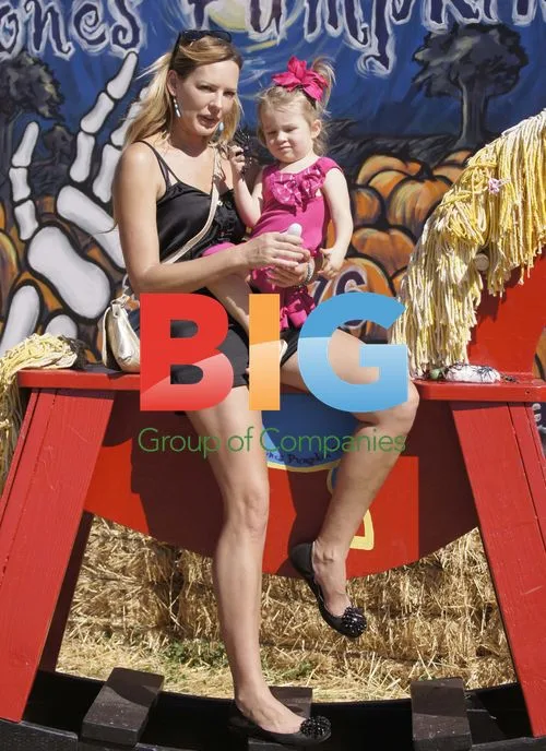 Natasha Alam & daughter at pumpkin patch