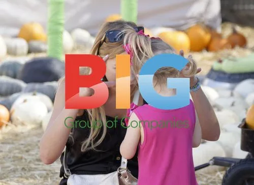 Natasha Alam and daughter at pumpkin patch