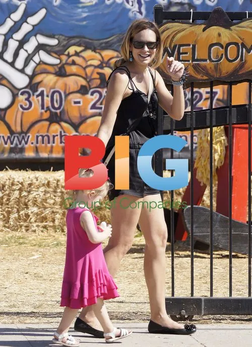 Natasha Alam and daughter at pumpkin patch