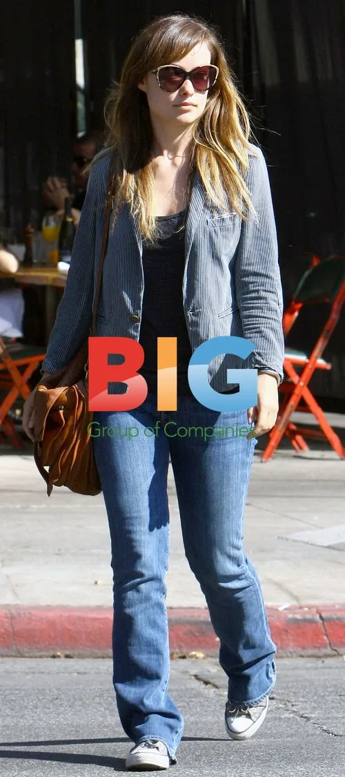 Olivia Wilde Visits Little Dom\'s Restaurant