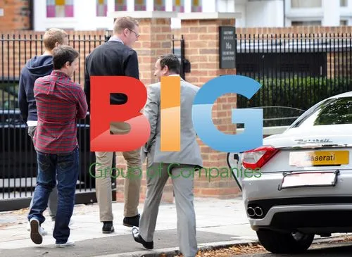 Dec Donelly Test Drives Maserati in London
