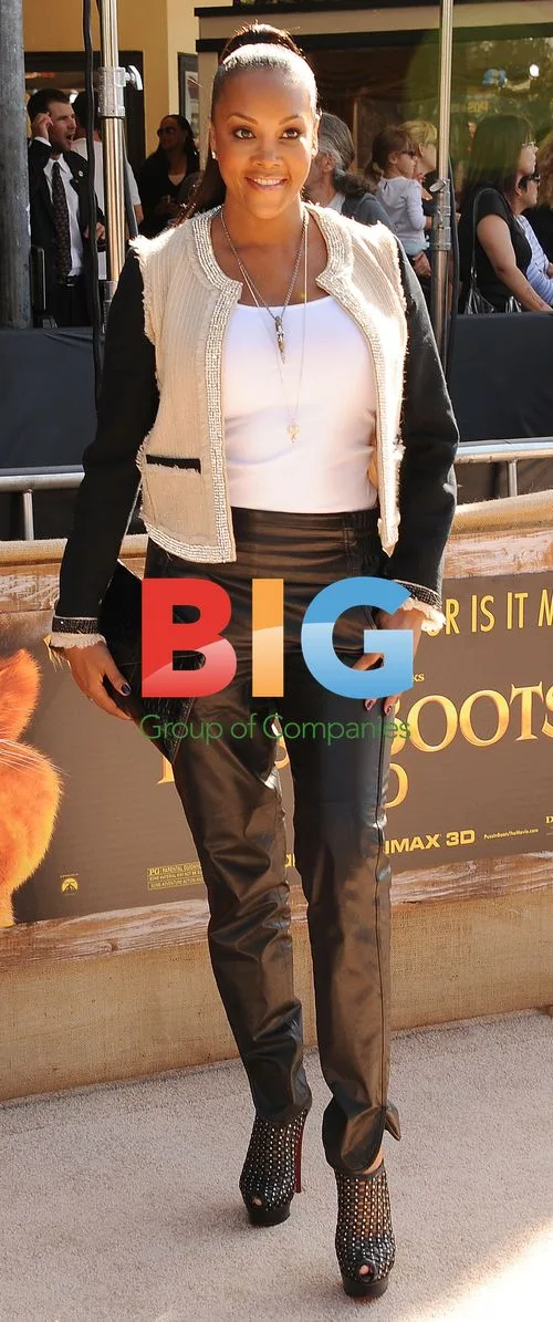 Vivica A. Fox at 'Puss In Boots' Premiere