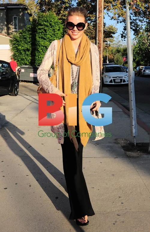 AnnaLynne McCord shops for Halloween costume