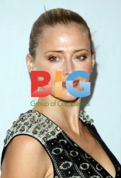 Estella Warren at 2nd Autumn Party