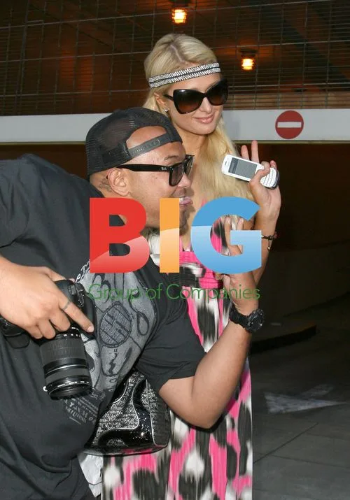 Paris Hilton Swarmed by Paparazzi