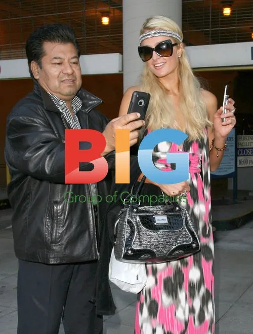 Paris Hilton Mobbed by Fans