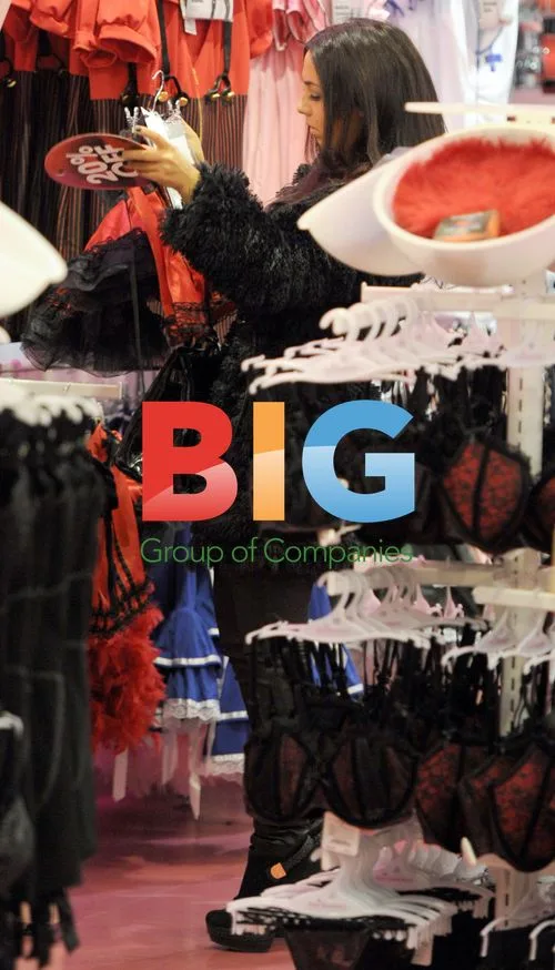 TOWIE's Peri Sinclair shops for lingerie