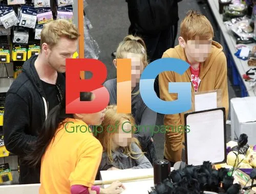 Ronan Keating and Kids Halloween Shopping