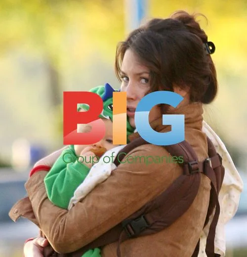 Evangeline Lilly and Family Pumpkin Carving