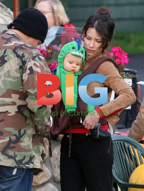 Evangeline Lilly and family at pumpkin carving