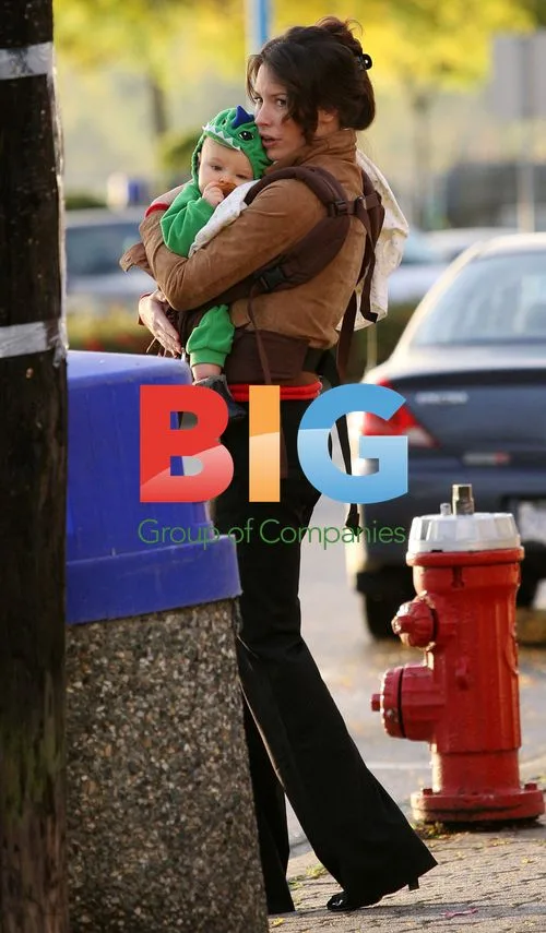 Evangeline Lilly and family at pumpkin carving