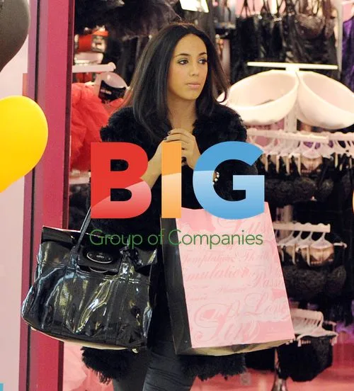 TOWIE's Peri Sinclair Shopping for Lingerie